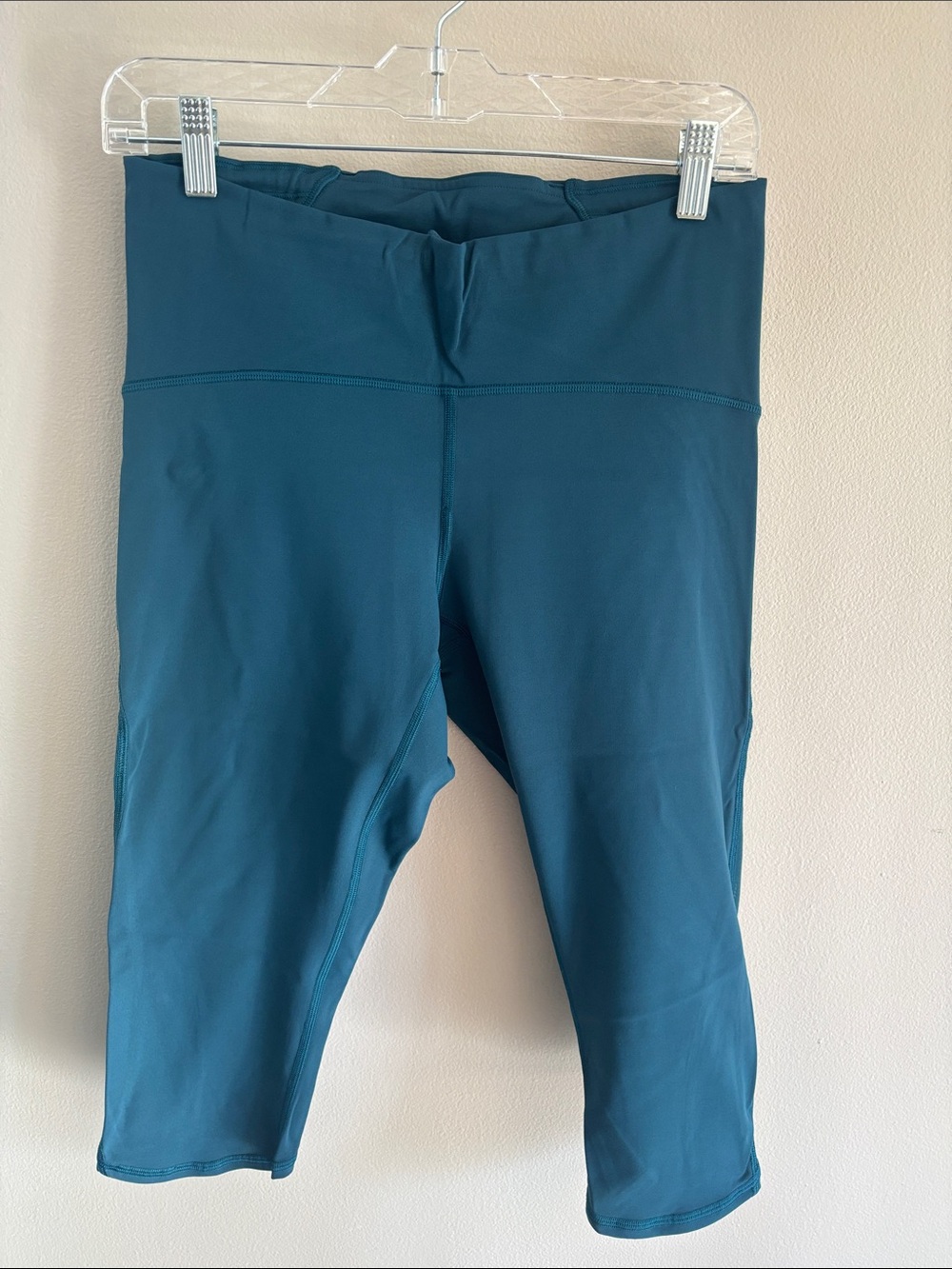 10 Lululemon mesh side capri